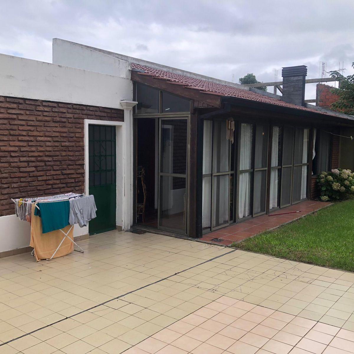 Chalet Familiar en Quilmes Oeste | 5 Ambientes, Quincho, Cochera | 3