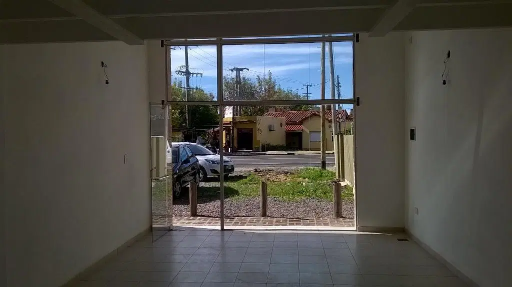 Local alquiler en GONNET 3