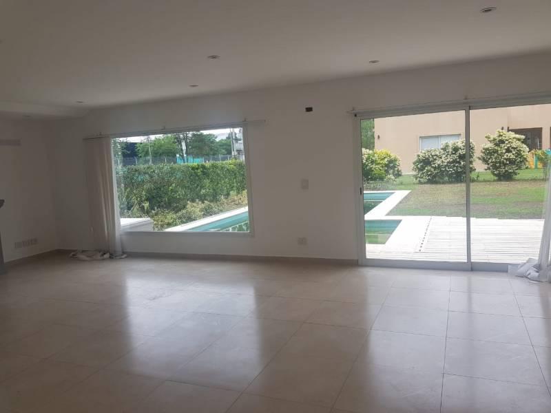 Gran Casa a Estrenar en Barrio Privado Weston/moreno 1