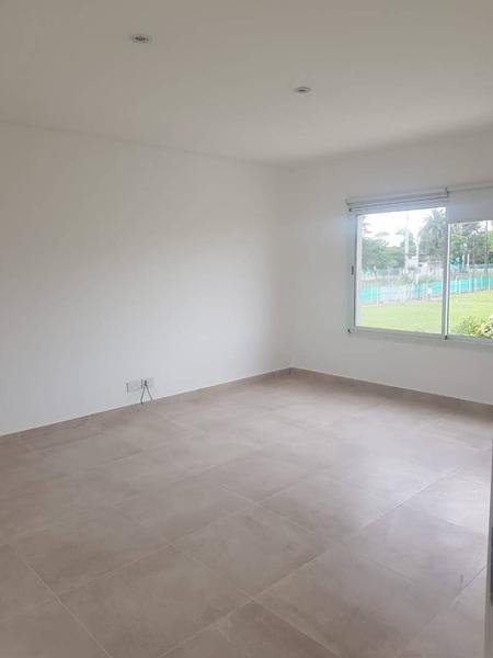 Gran Casa a Estrenar en Barrio Privado Weston/moreno 2