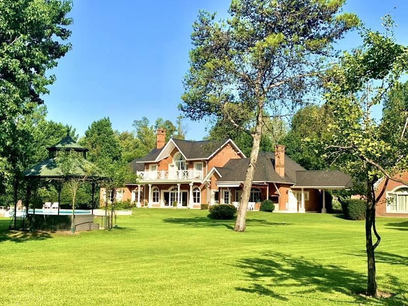 Espectacular Casa en Venta en Country San Diego, Moreno 3