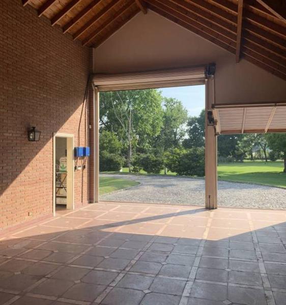 Espectacular Casa en Venta en Country San Diego, Moreno 2