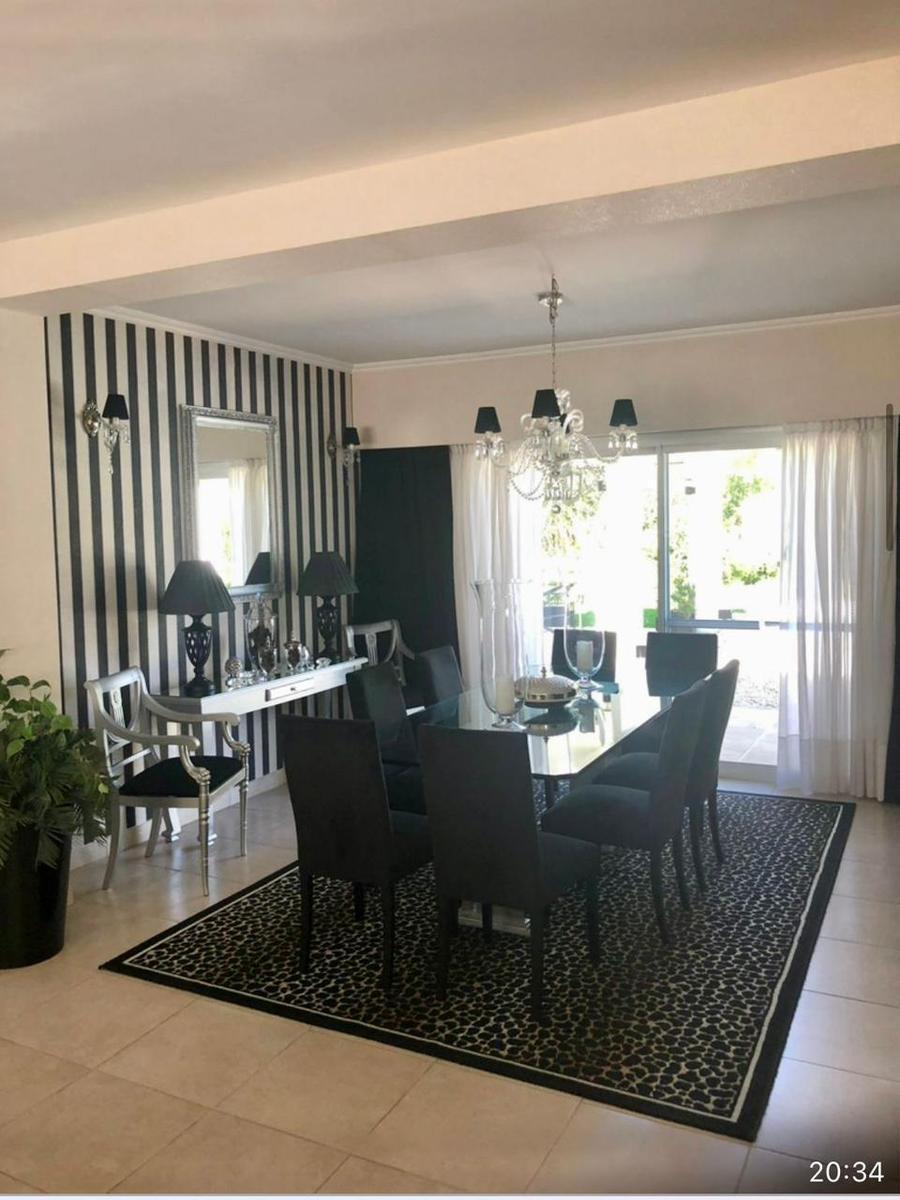 Impecable Casa en Venta en Barrio Privado Santa Ana 5