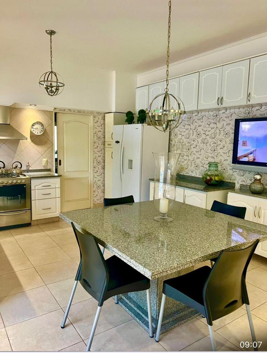 Impecable Casa en Venta en Barrio Privado Santa Ana 3