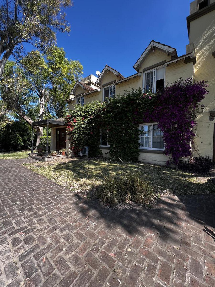 Venta en Country San Diego. Importante Propiedad en Esquina con 3000 m de Parque. 5