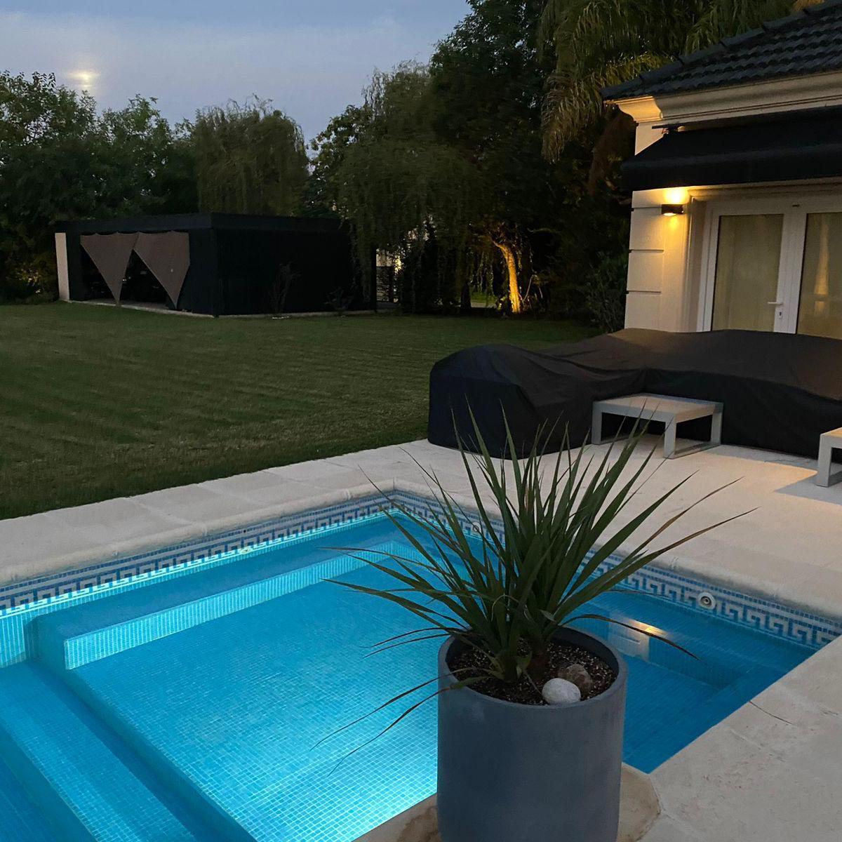 Hermosa Propiedad en Venta en Barrio Privado Santa Ana 1