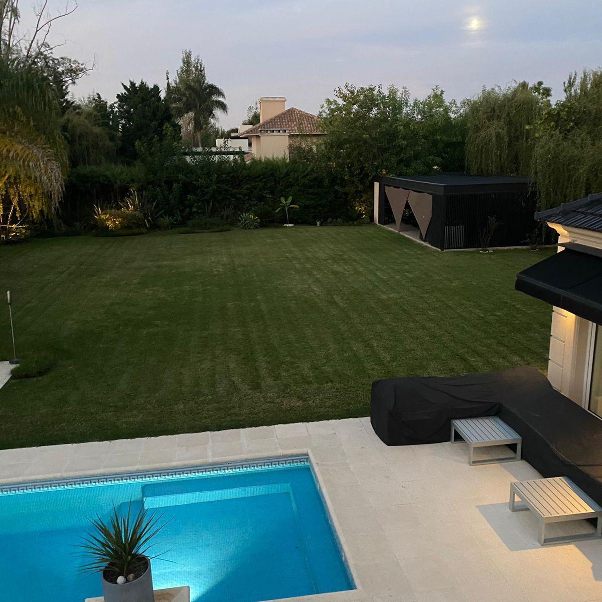 Hermosa Propiedad en Venta en Barrio Privado Santa Ana 3