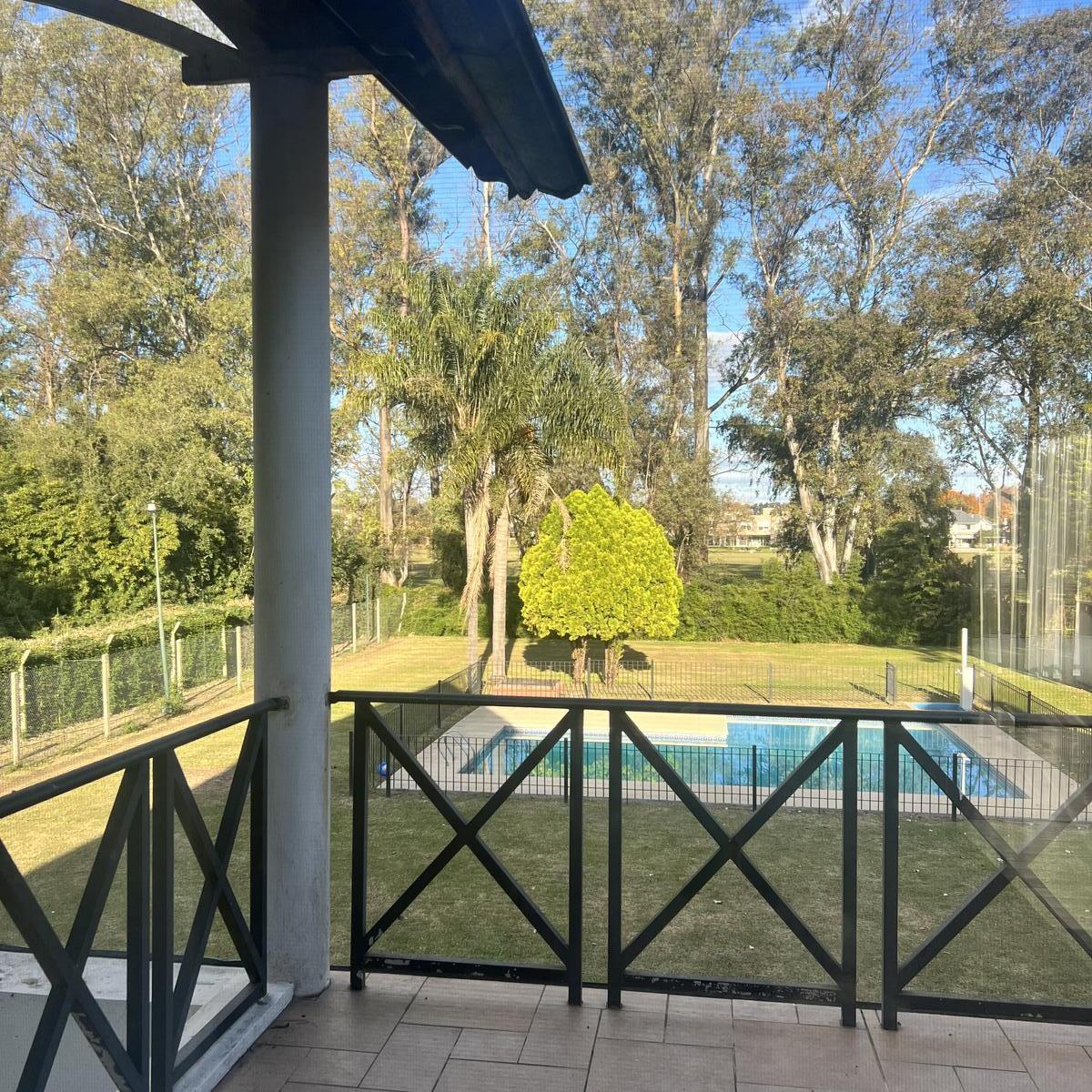 Excelente Casa en Venta en Barrio Privado Santa Ana 2