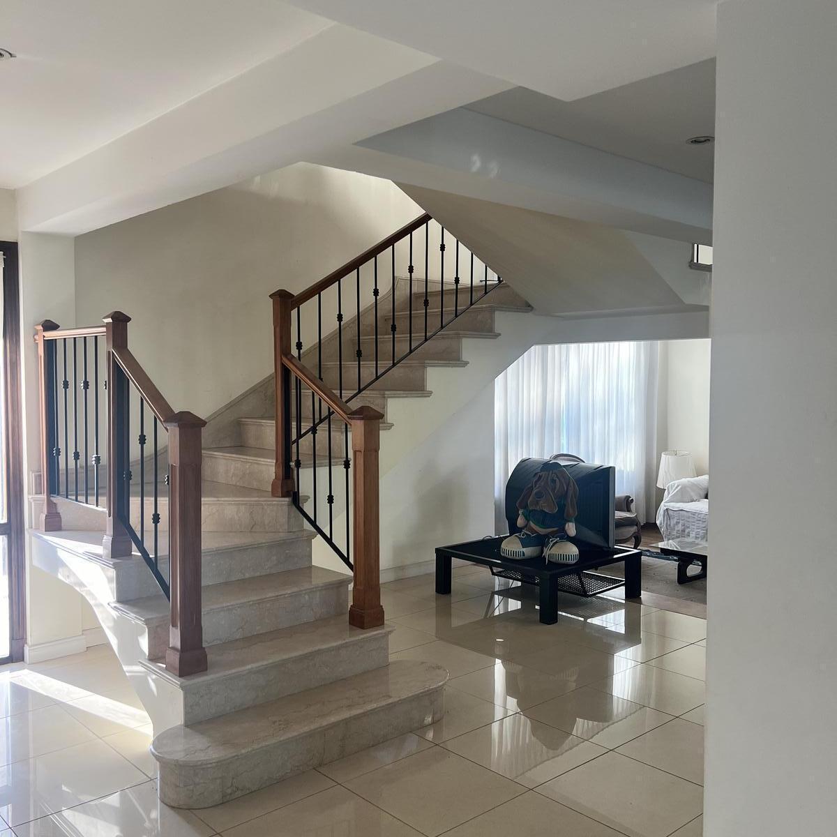 Excelente Casa en Venta en Barrio Privado Santa Ana 1