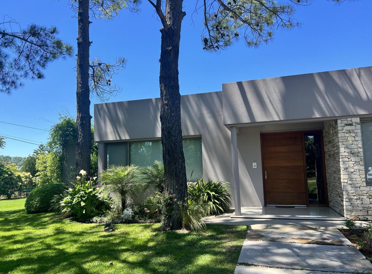 Foto de Moderna casa en venta en Club de Campo San Diego, imagen 1