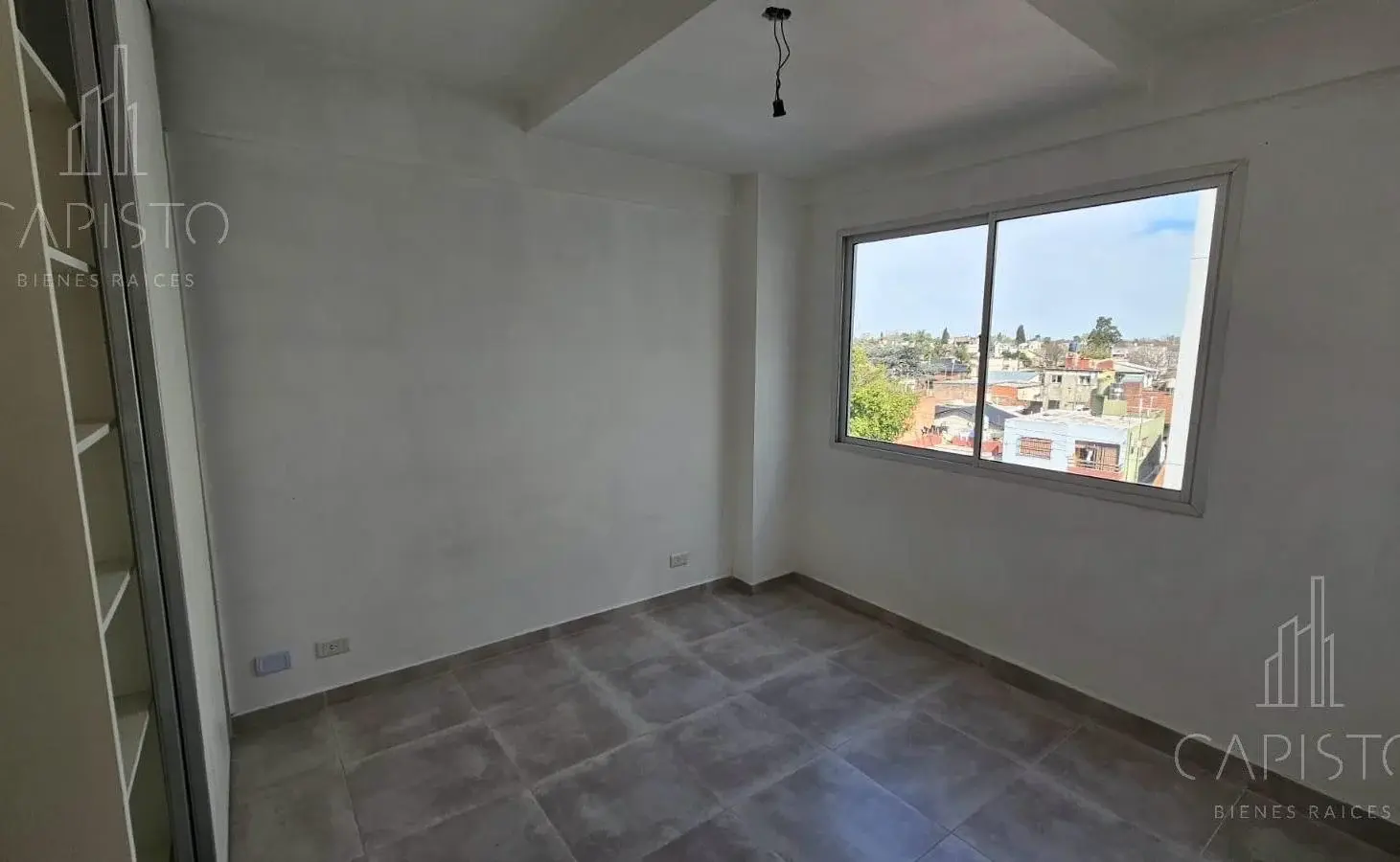 Departamento 2 ambientes (cochera cubierta opcional) en Jose León Suarez 1