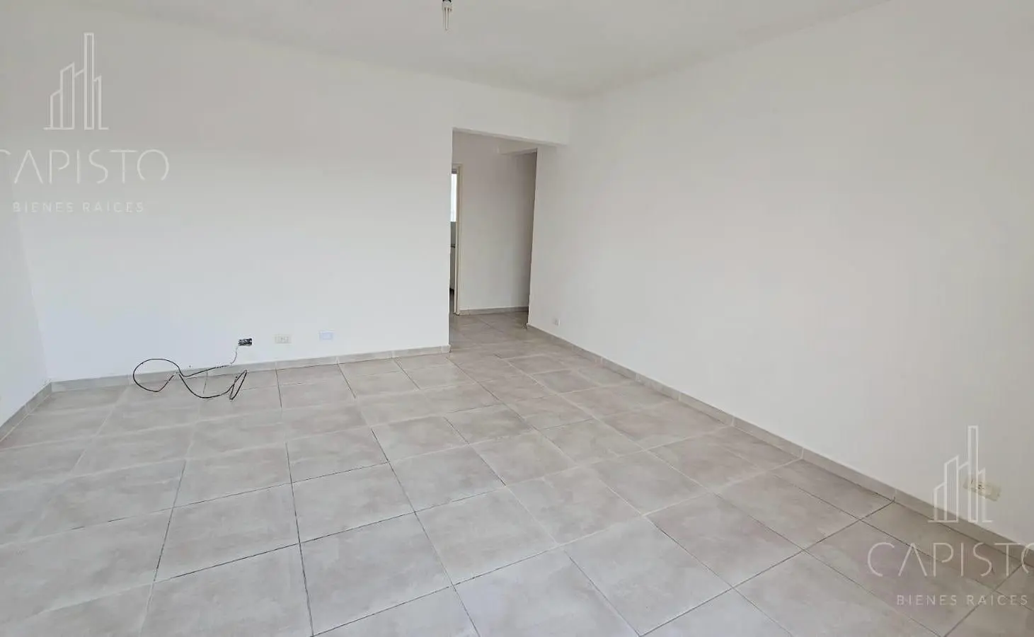 Departamento 2 ambientes (cochera cubierta opcional) en Jose León Suarez 4