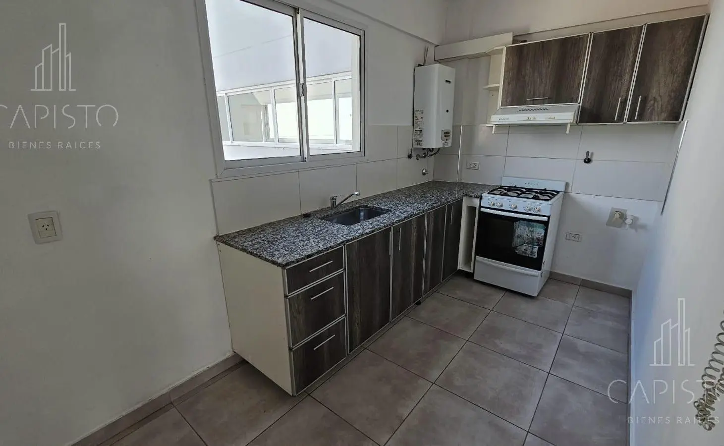 Departamento 2 ambientes (cochera cubierta opcional) en Jose León Suarez 5