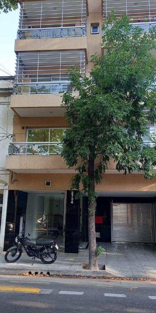casi a estrenar al frente con balcon (con opción a cochera)