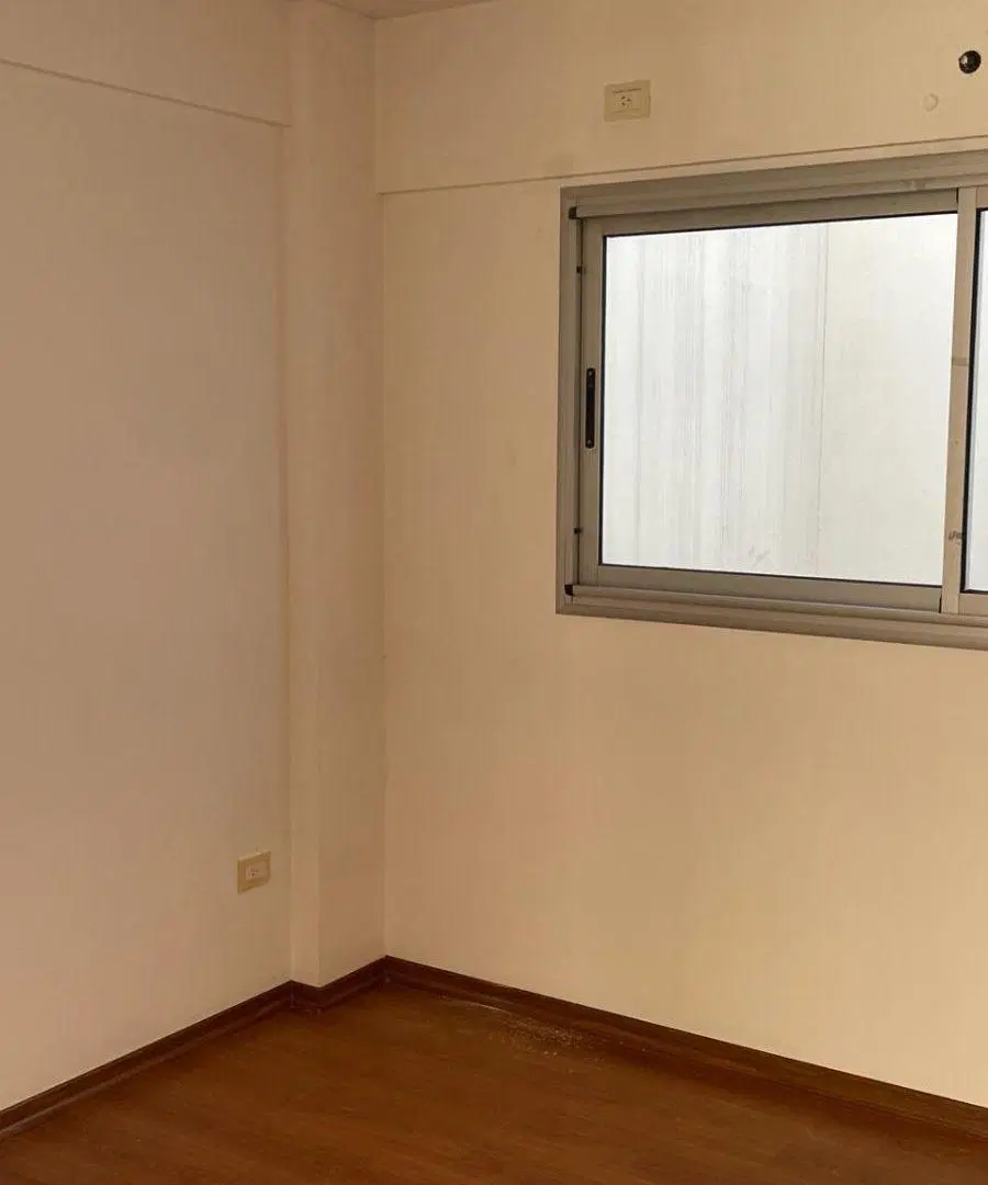 casi a estrenar al frente con balcon (con opción a cochera) 3