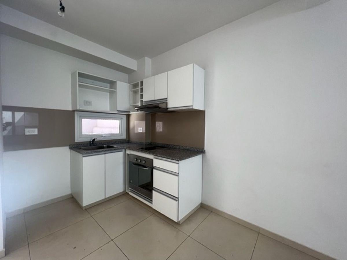 Foto de Monoambiente con patio y Balcón - Super Luminoso. - Villa Santa Rita -, imagen 3