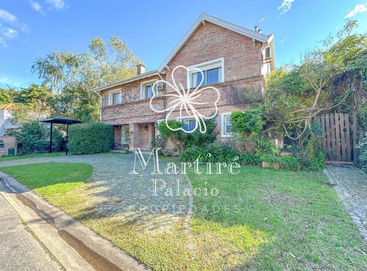 Casa en venta, 5 habitaciones, Punta chica dentro de Barrio cerrado 1