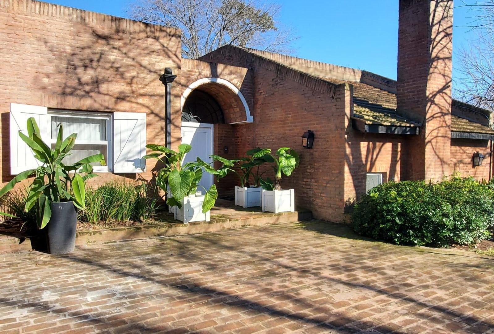 Casa en Newman Club