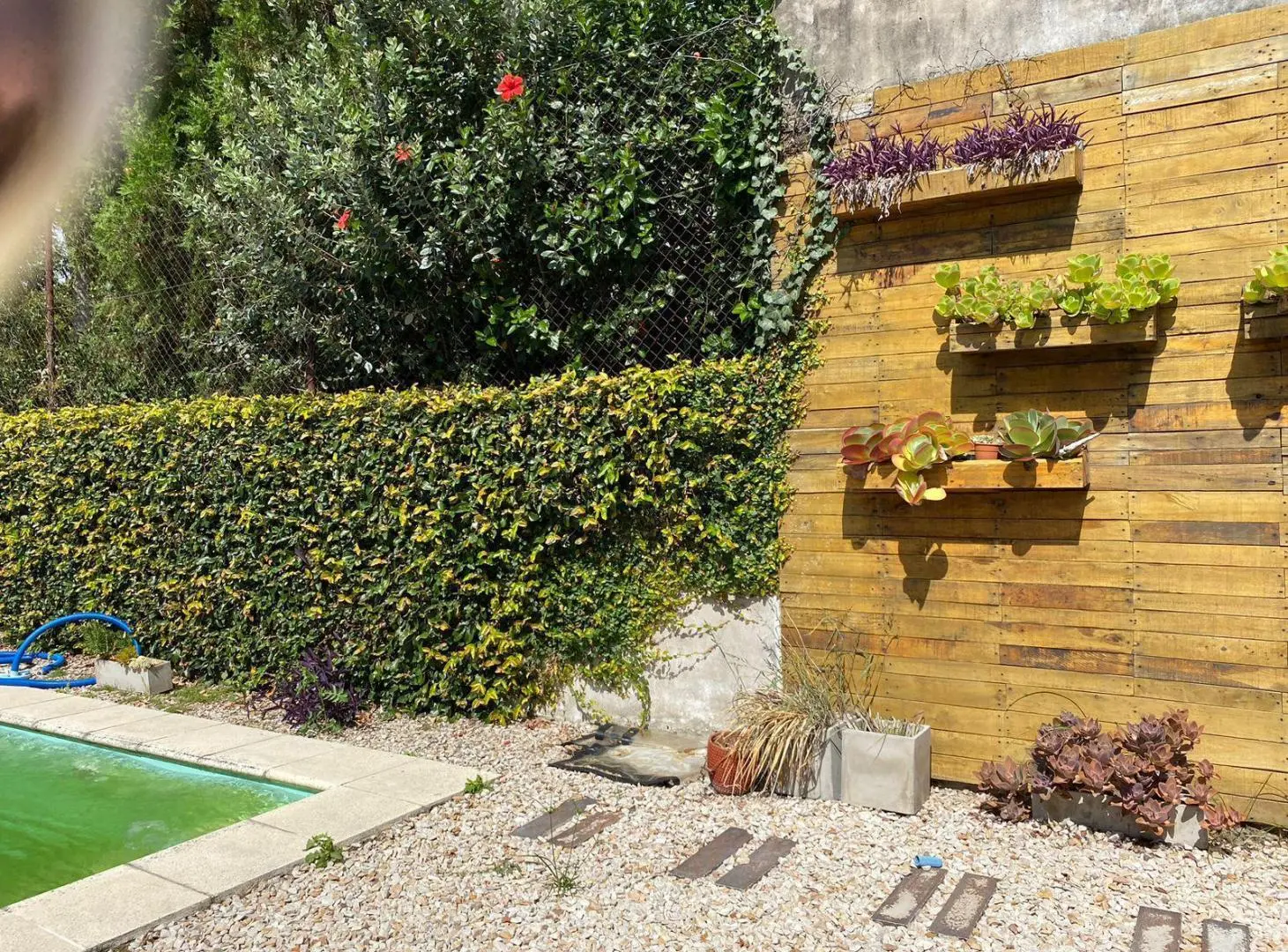 Excelente Triplex con  pileta  en complejo cerrado. 5