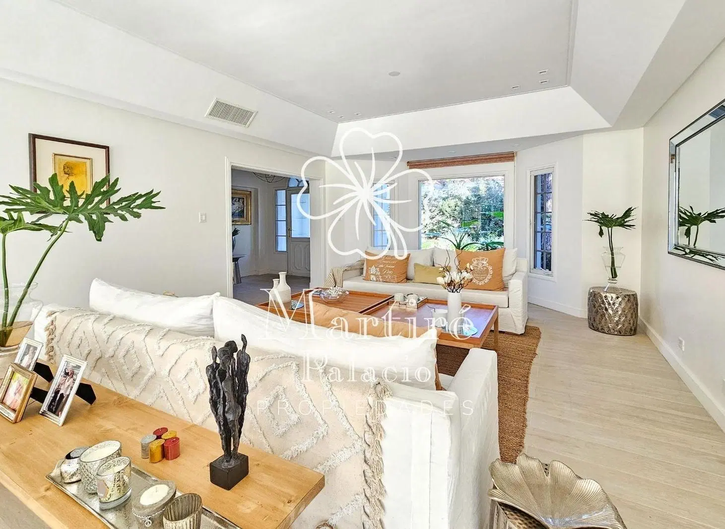 Venta, Impecable casa de 7 ambientes, reciclada a nuevo en  Mayling C.C Pilar 2