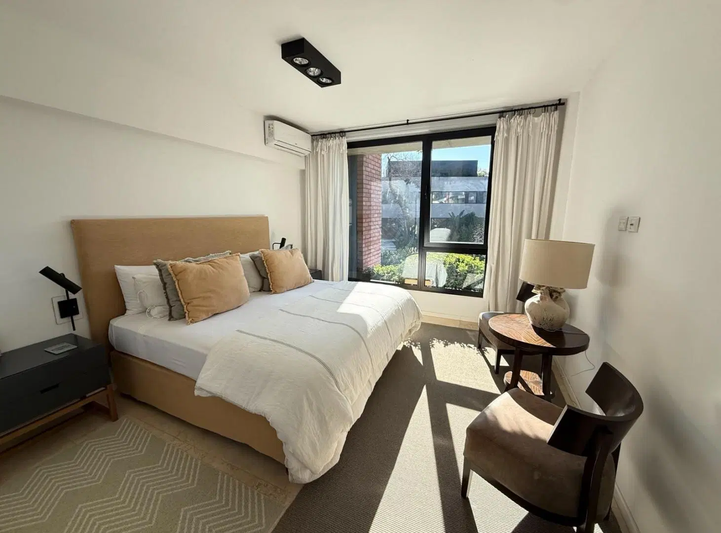 Venta PB con Jardín , 5 amb.  Urbana Las Lomas 5