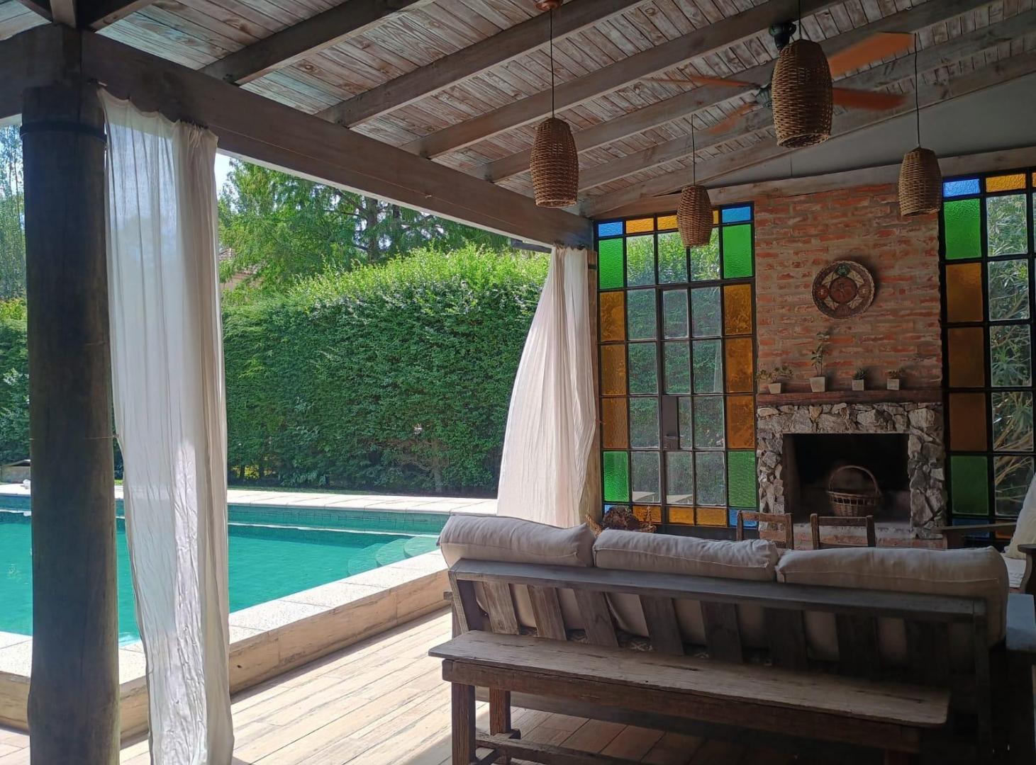 Foto de ALQUILER Casa Enero primera quincena pileta jardin parrilla Bella Vista, imagen 1