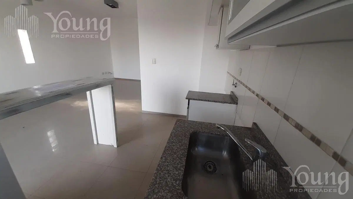 Departamento dos ambientes con cochera en alquiler Wilde centro 3
