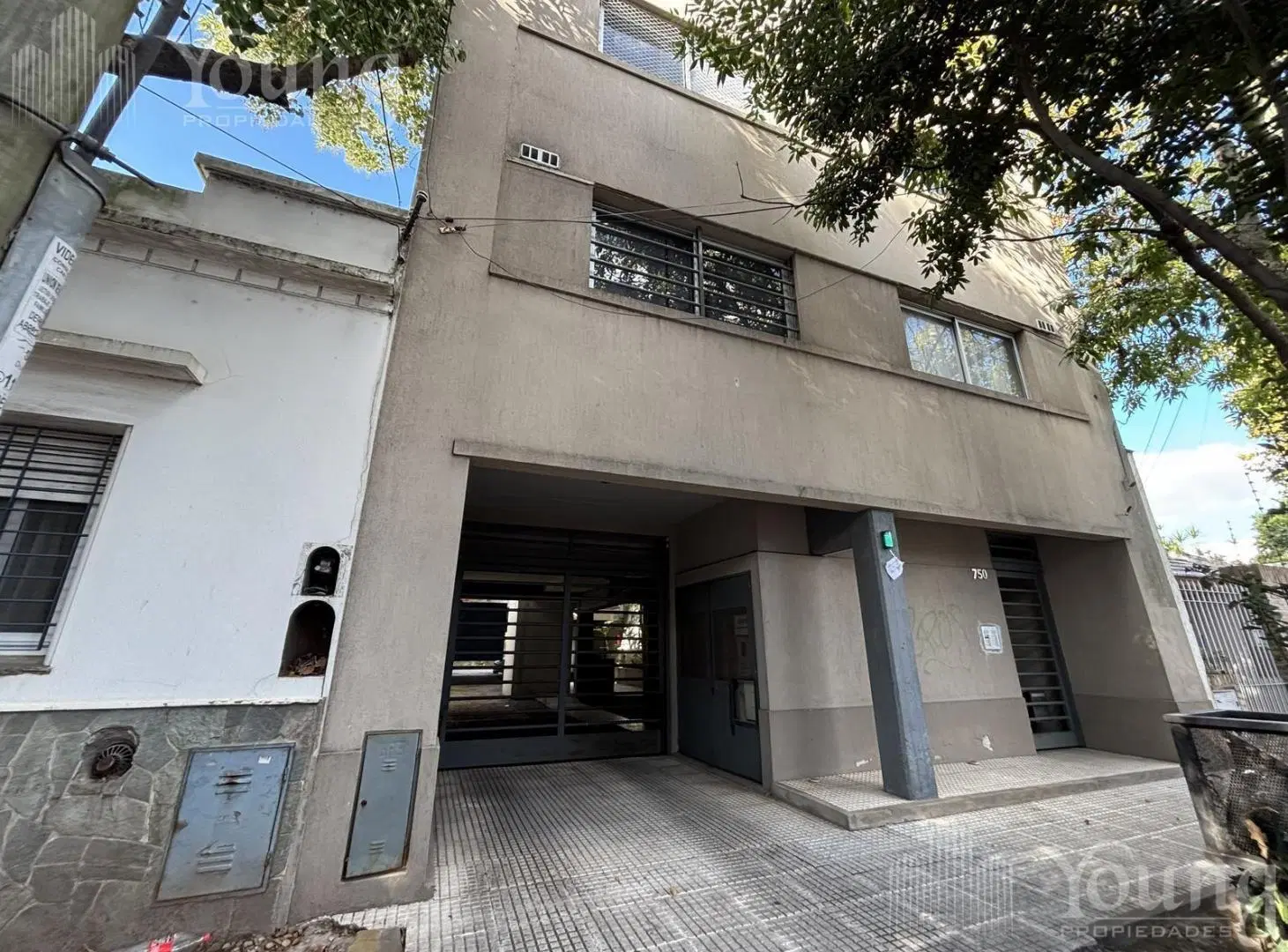Departamento VENTA con balcon y cochera 2