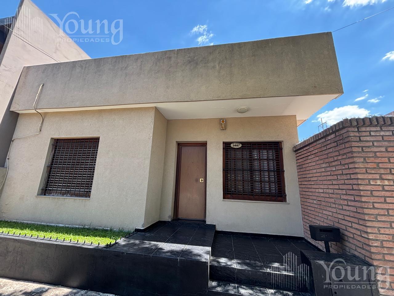 Casa de 3 ambientes en venta en Wilde apta creditp