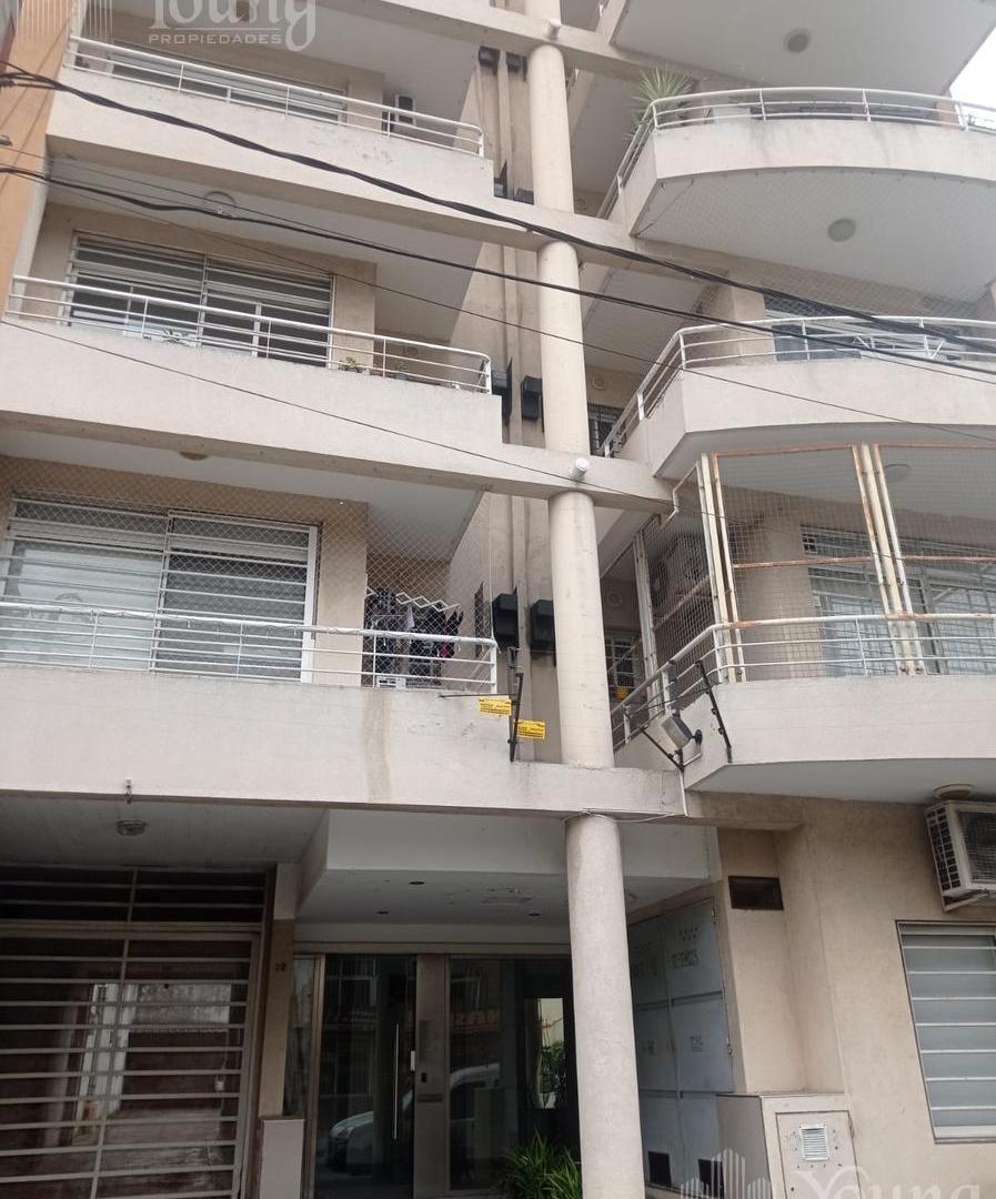 Semipiso de tres ambientes en Wilde Centro con cochera!!!