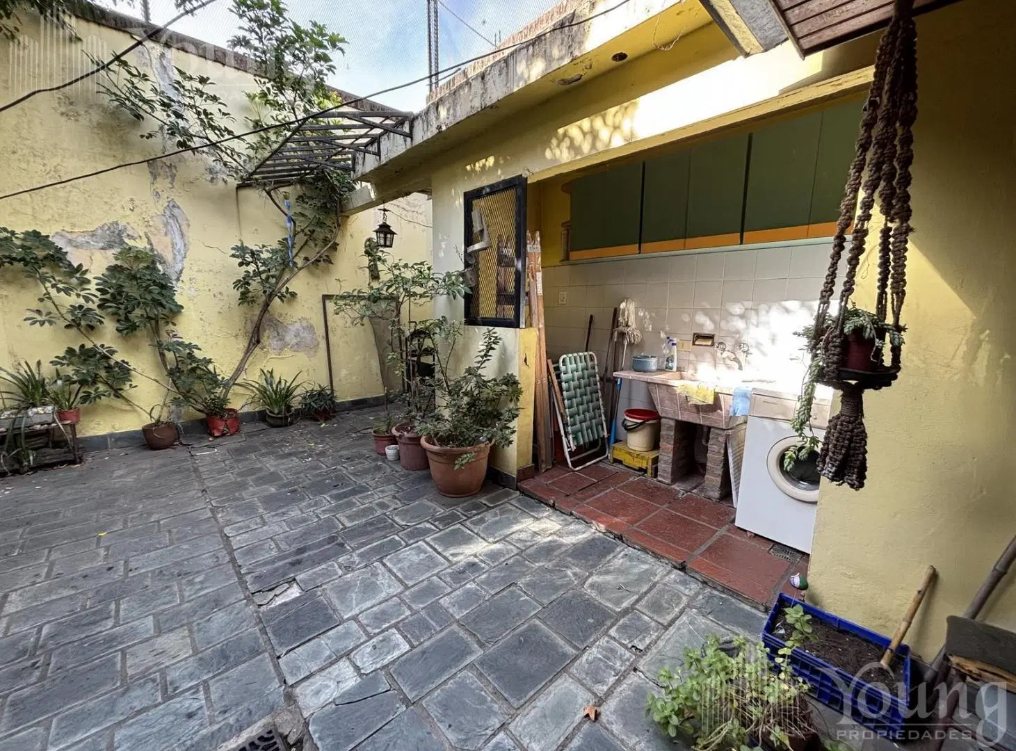 PH TIPO CASA ante esquina con entrada independiente, cochera y jacuzzi en Bernal Centro 5