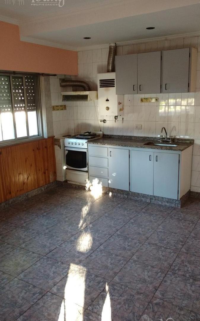 Foto de PH de 2 ambientes ideal inversor en venta en Wilde, imagen 3