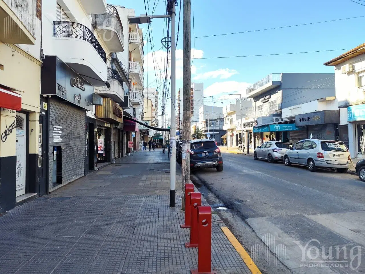 Excelente local 54m2 en alquiler sobre Las Flores centro de WIlde 5