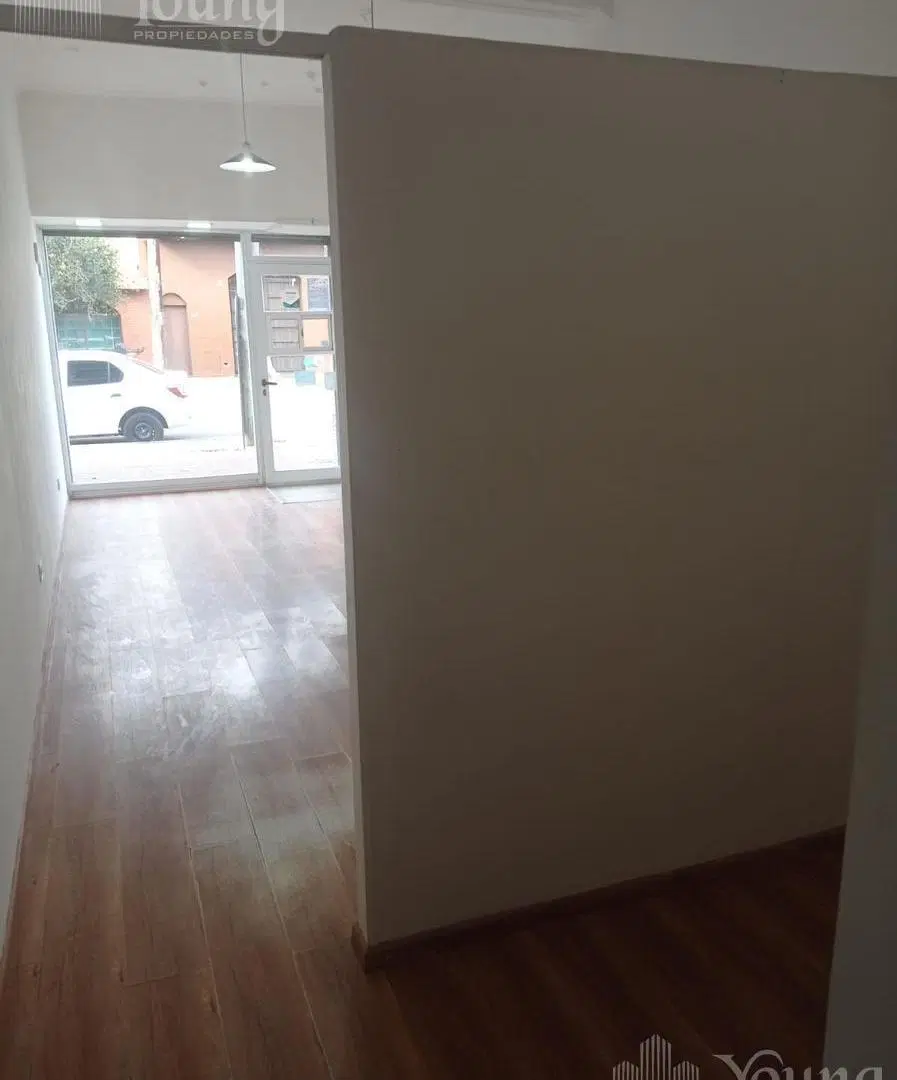 Local en  Alquiler en  Bernal Oeste 5