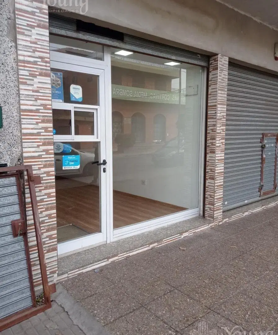 Local en  Alquiler en  Bernal Oeste 3