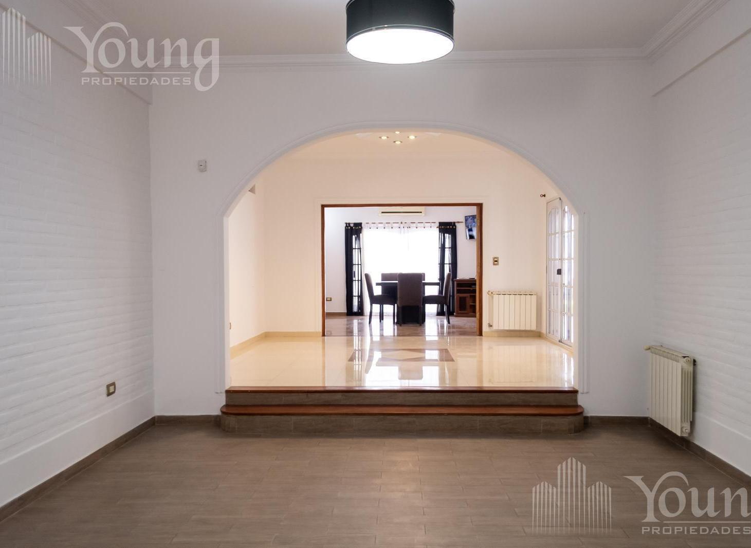 Foto de HERMOSO CHALET 4 AMBIENTES CON COCHERA EN VENTA, QUILMES!!!, imagen 1