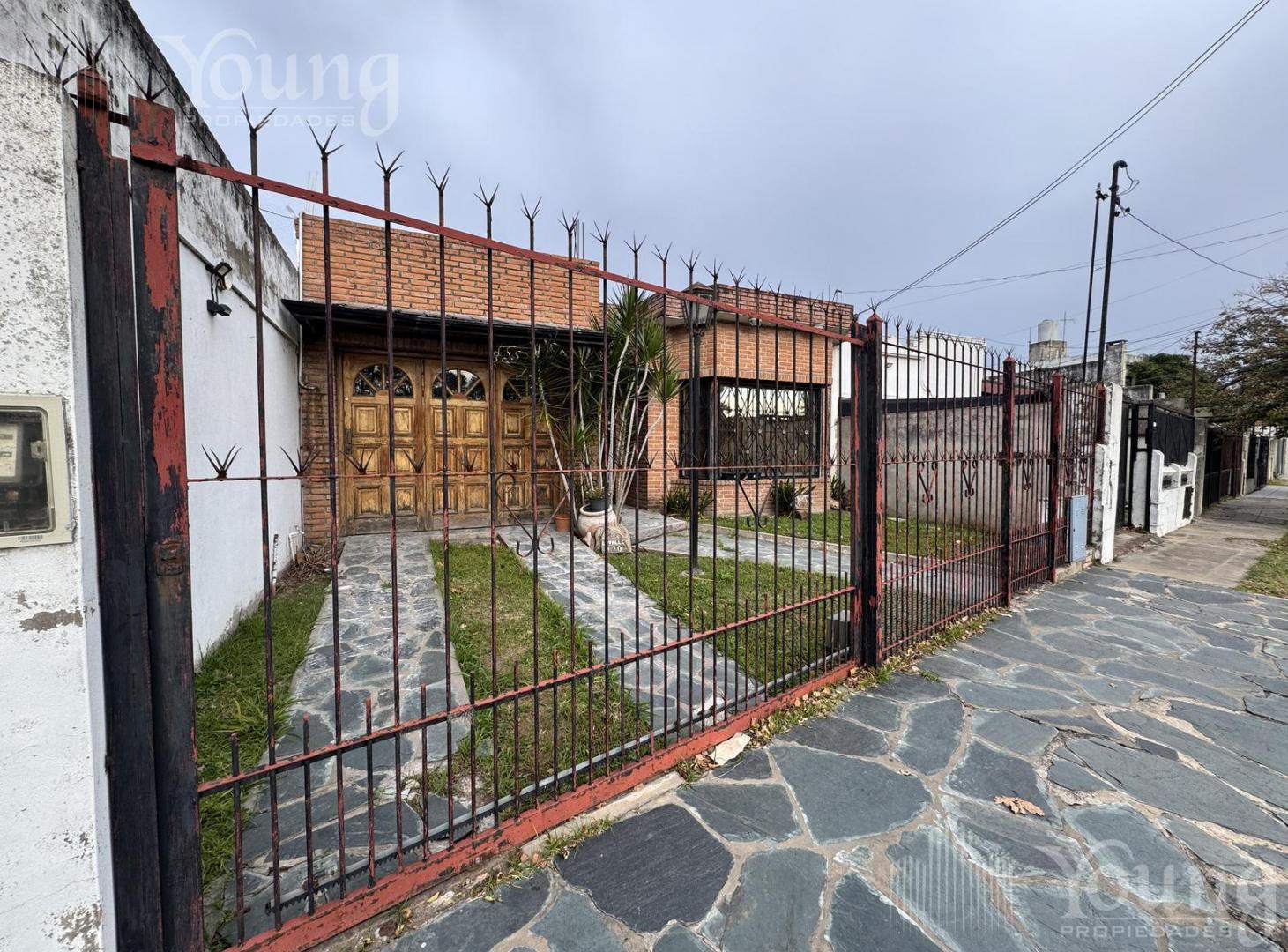 Foto de Venta Casa 2 ambientes en Bernal, imagen 1