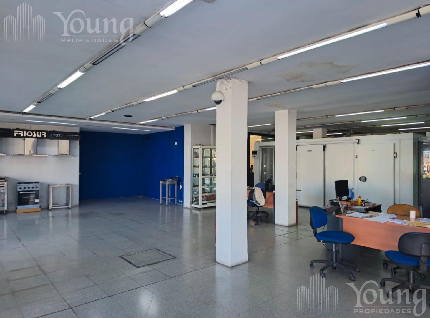 Foto de Local con oficinas sobre Av Calchaquí, imagen 5