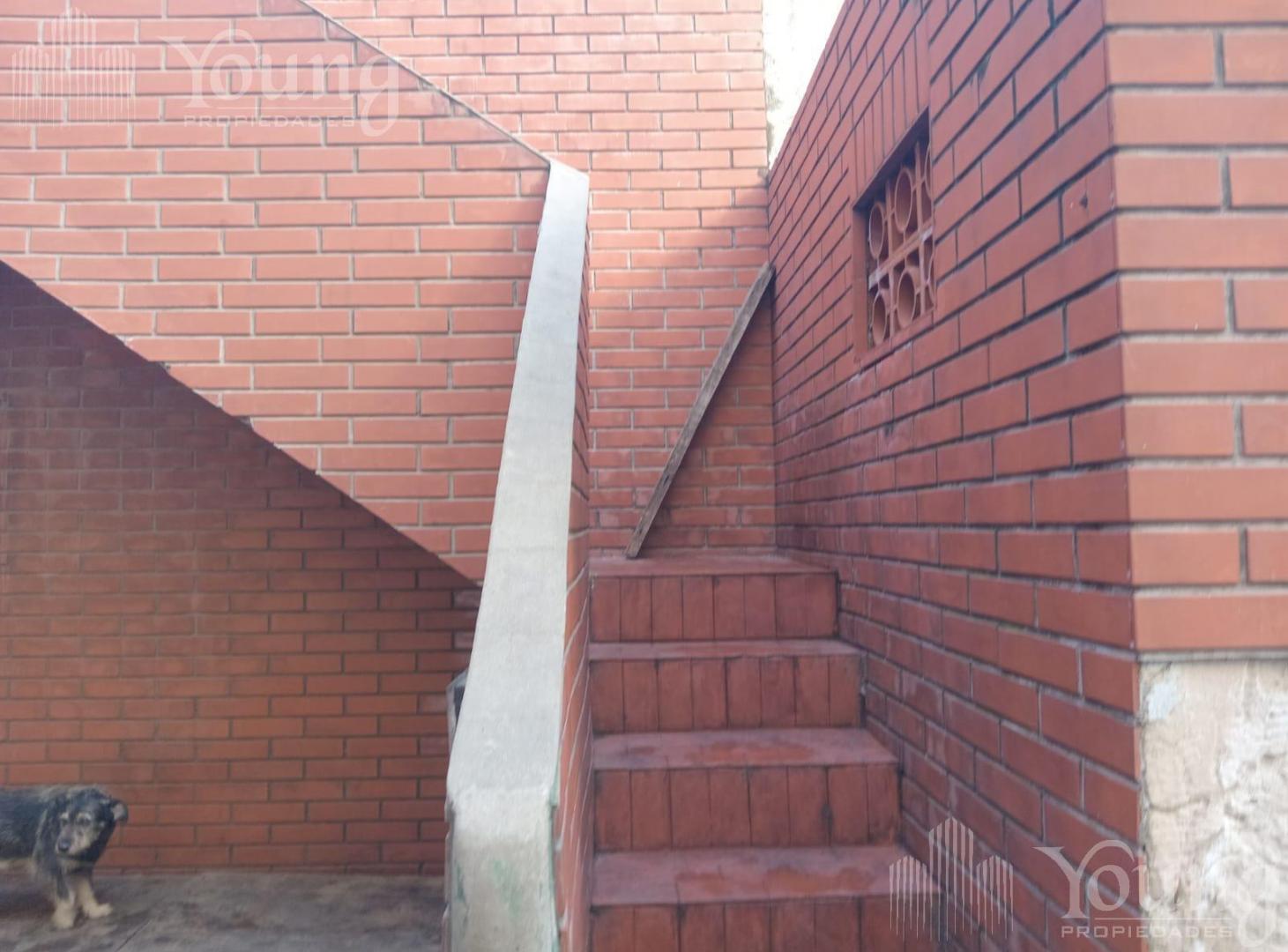Foto de Casa 3 ambientes con patio y cochera en venta Bernal Oeste, imagen 2