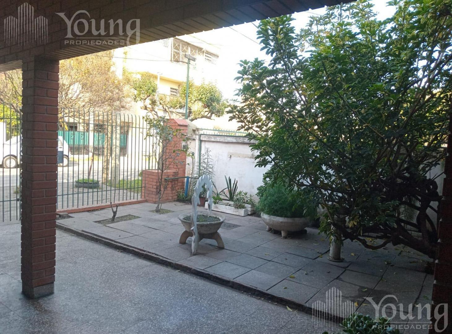 Foto de Casa 3 ambientes con patio y cochera en venta Bernal Oeste, imagen 5