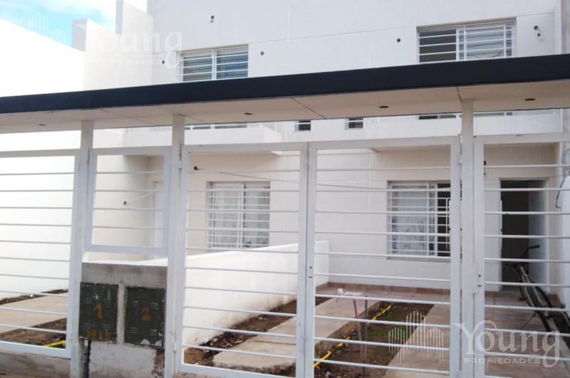 Foto de Duplex de 3 ambientes con cochera en venta en Remedios de Escalada, imagen 1