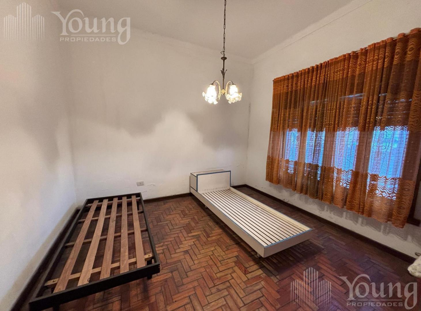 Foto de Amplia casa de 5 dormitorios con patio en GERLI, imagen 5