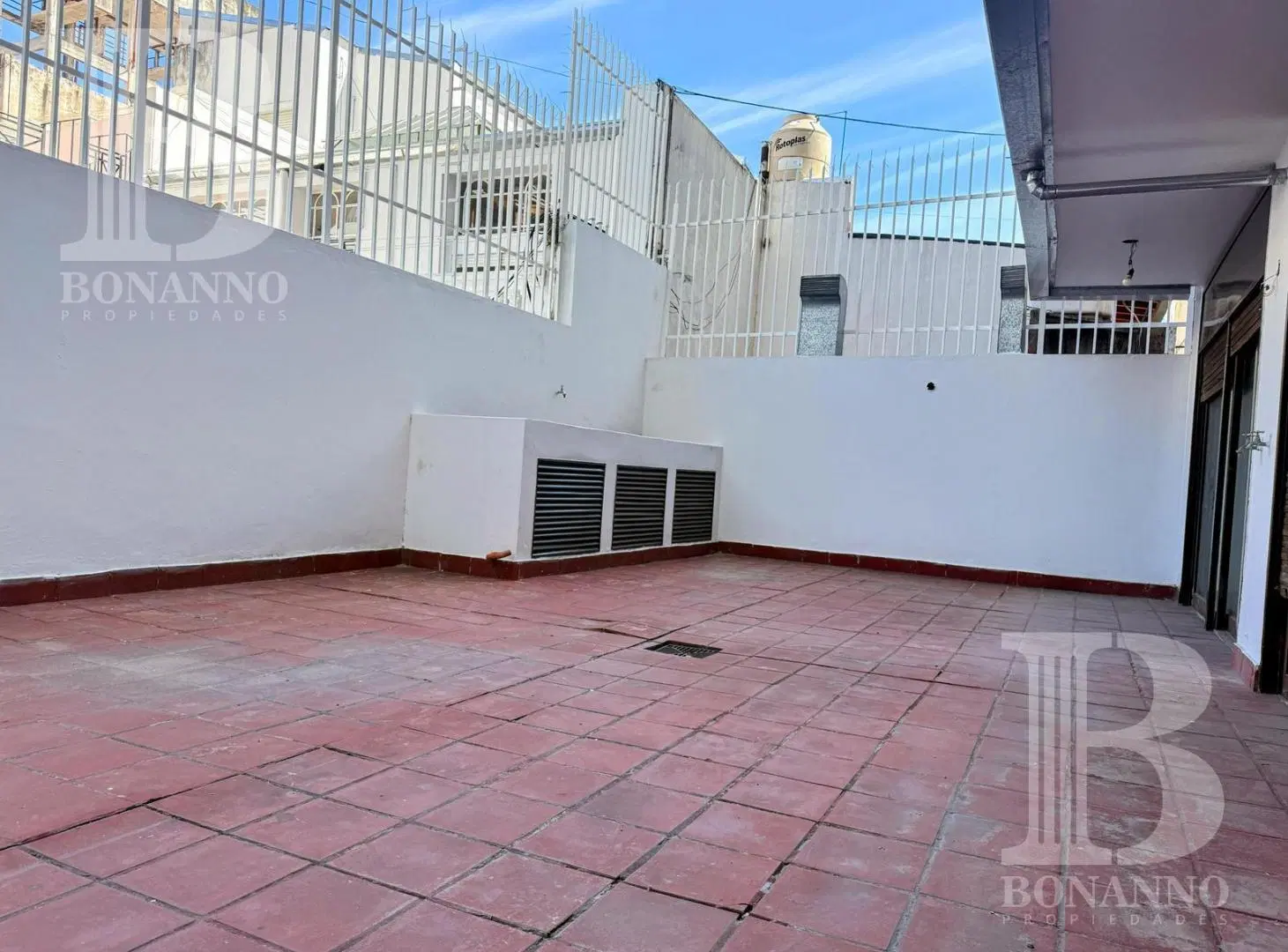 Departamento 4 Amb con Patio en Almagro 8