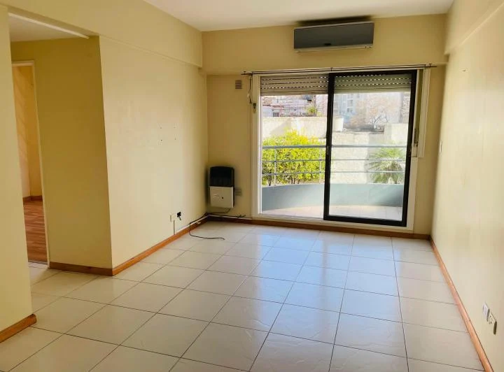 Departamento dos ambientes con cochera fija 2