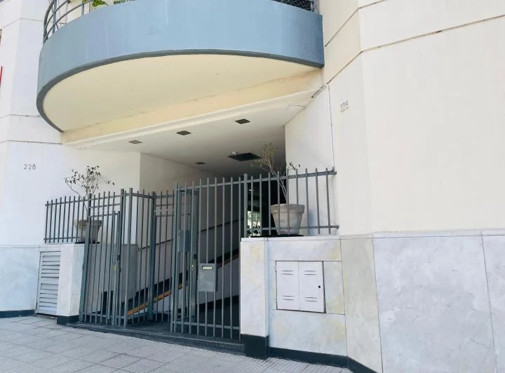 Departamento dos ambientes con cochera fija 4