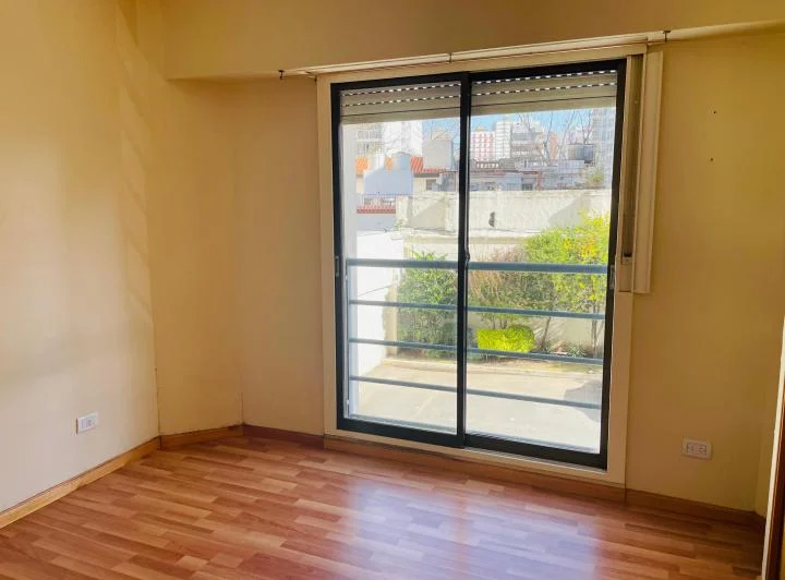 Departamento dos ambientes con cochera fija 5