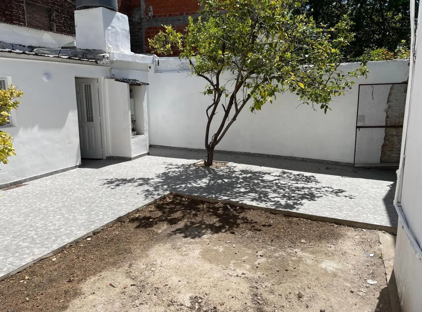 PH en Pompeya con patio y jardin 5
