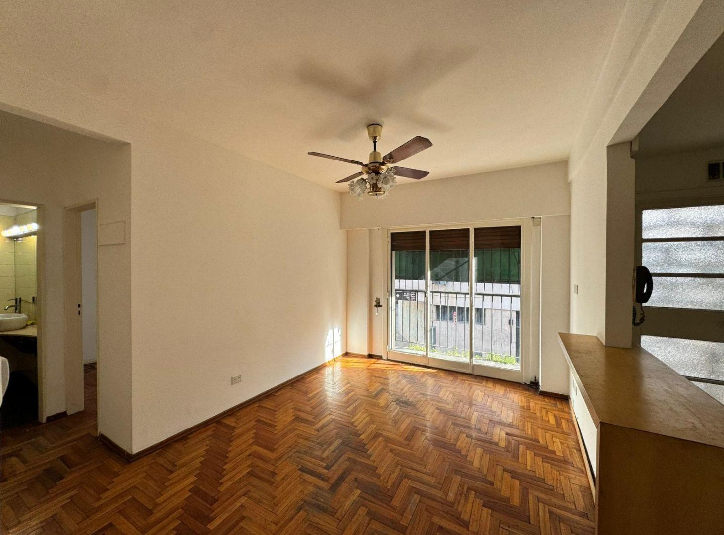 Foto de Departamento dos ambientes con balcón y lavadero, imagen 2