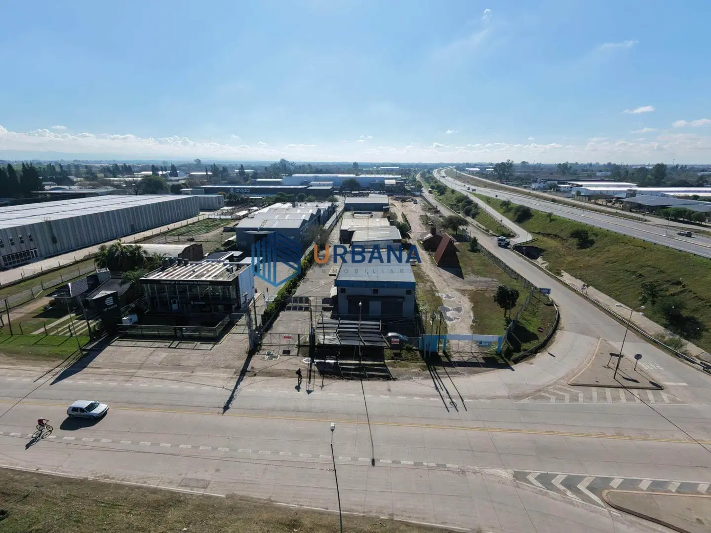 Local con galpones y oficinas, 1.150m2 cubiertos 3