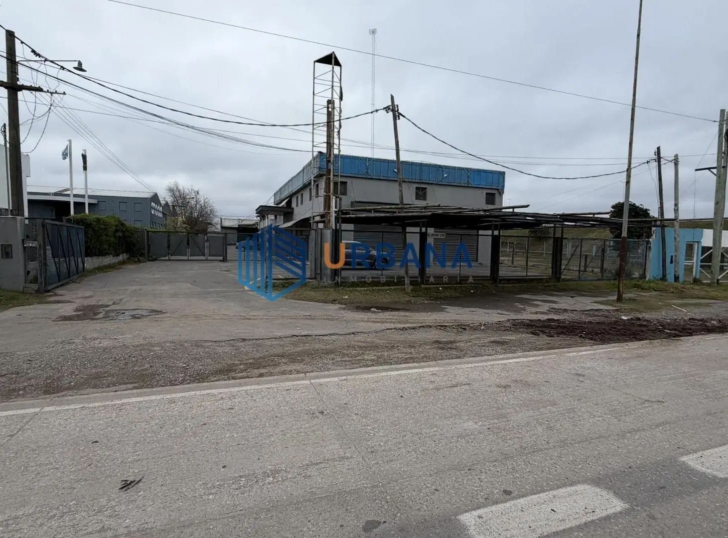 Local con galpones y oficinas, 1.150m2 cubiertos 1